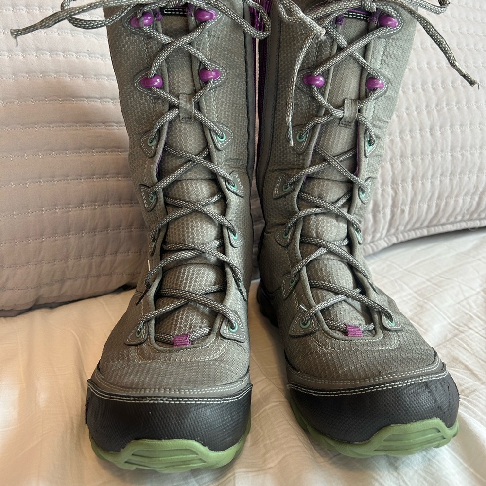 Ahnu Women's Gray and Purple Winter Boots - Picture 2 of 9